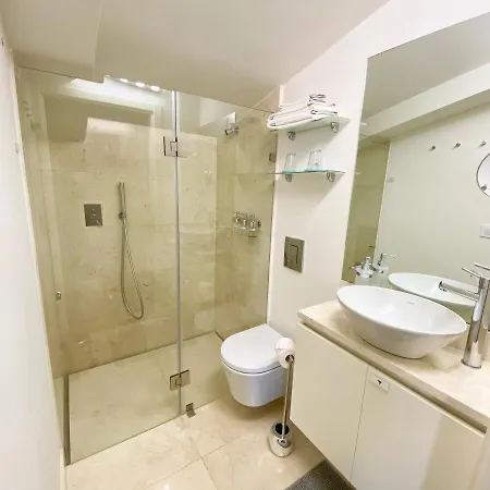 Unique By Myplaceforyou, In The Center Of With Views Over The And The Tagus River Lisboa